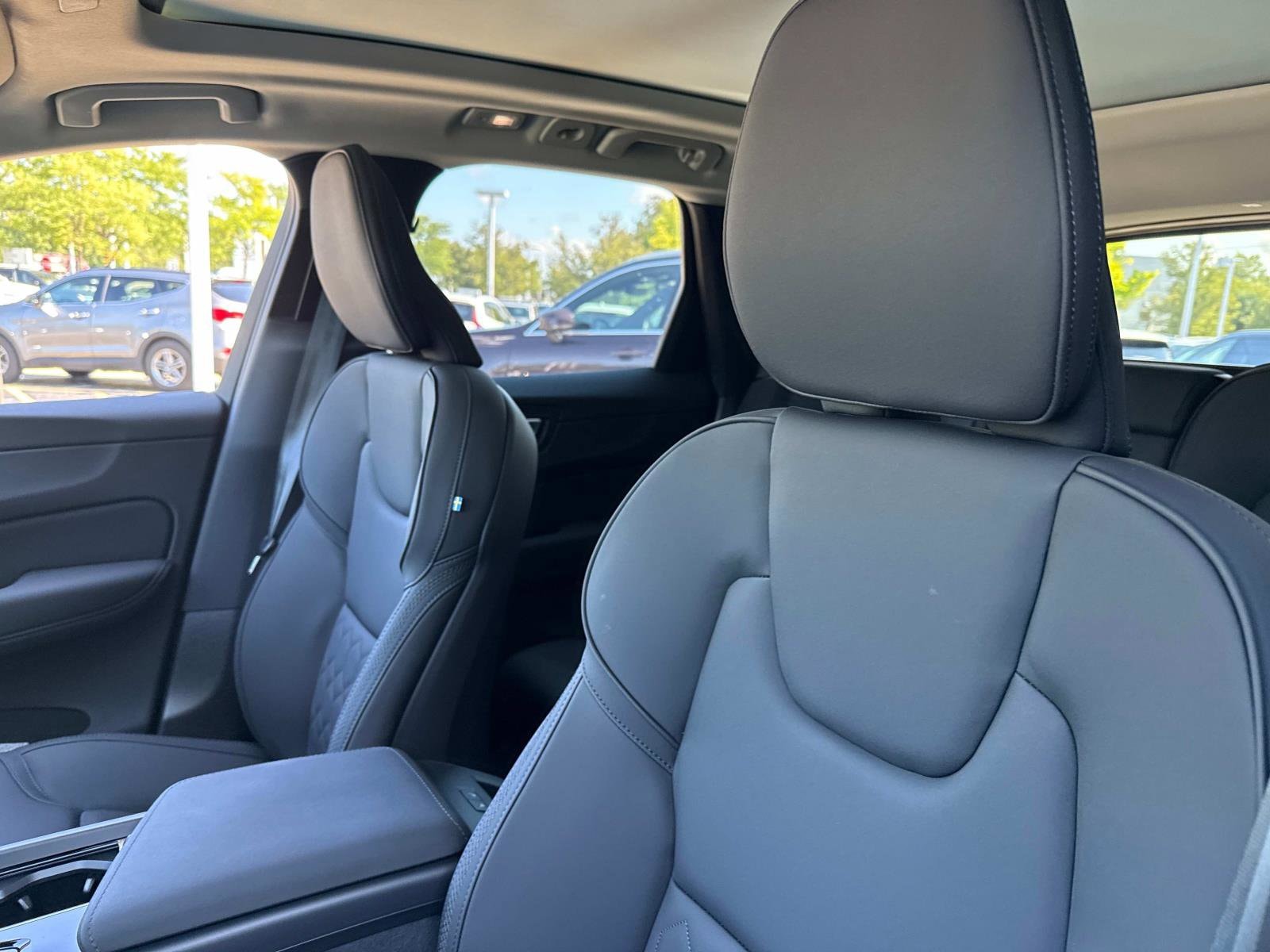 2026 Volvo XC60 Plus - Photo 22
