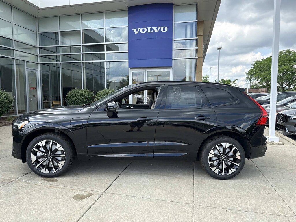 New 2026 Volvo XC60 plug-in hybrid T8 Plus SUV