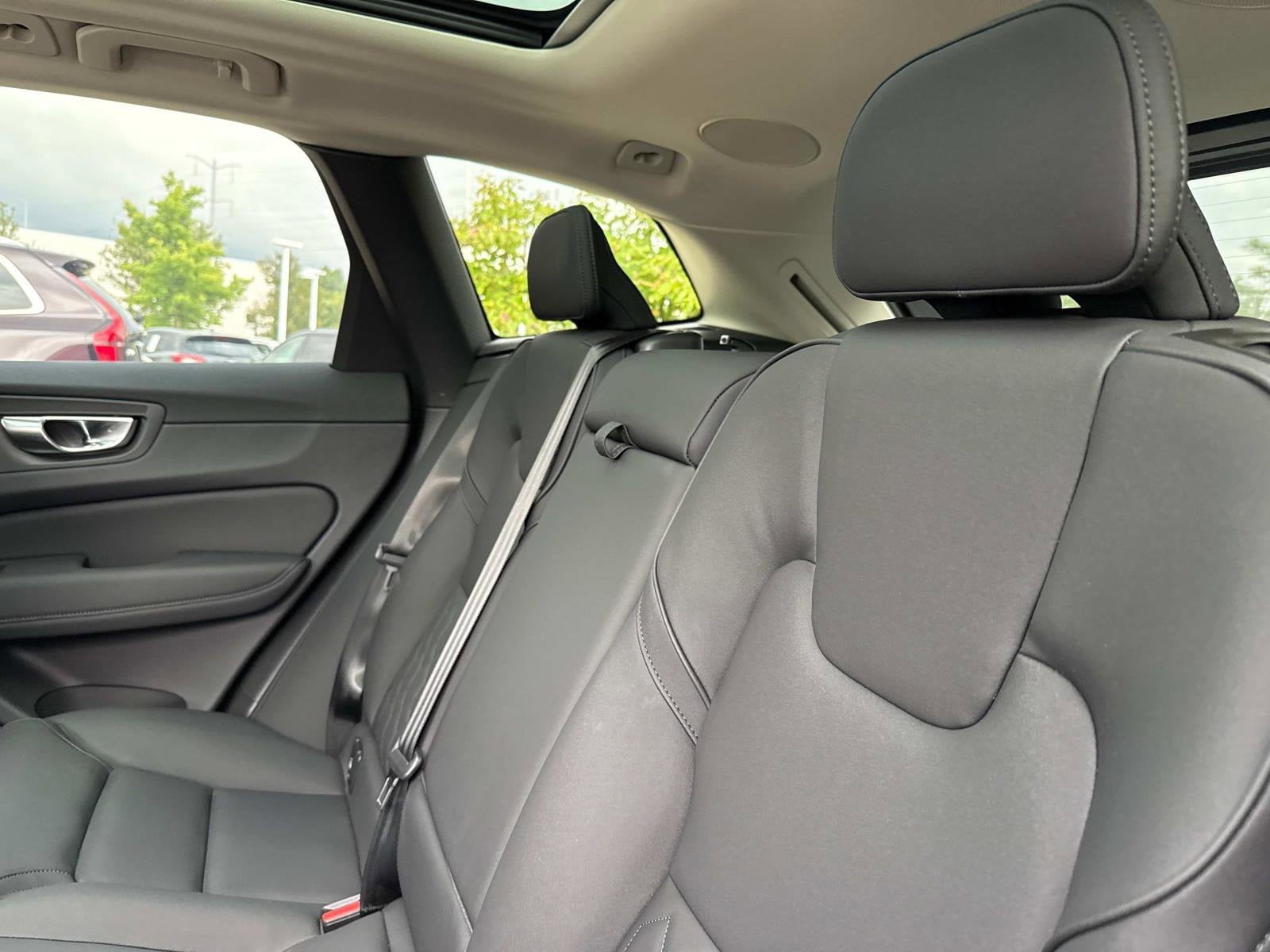 2026 Volvo XC60 Plus - Photo 15