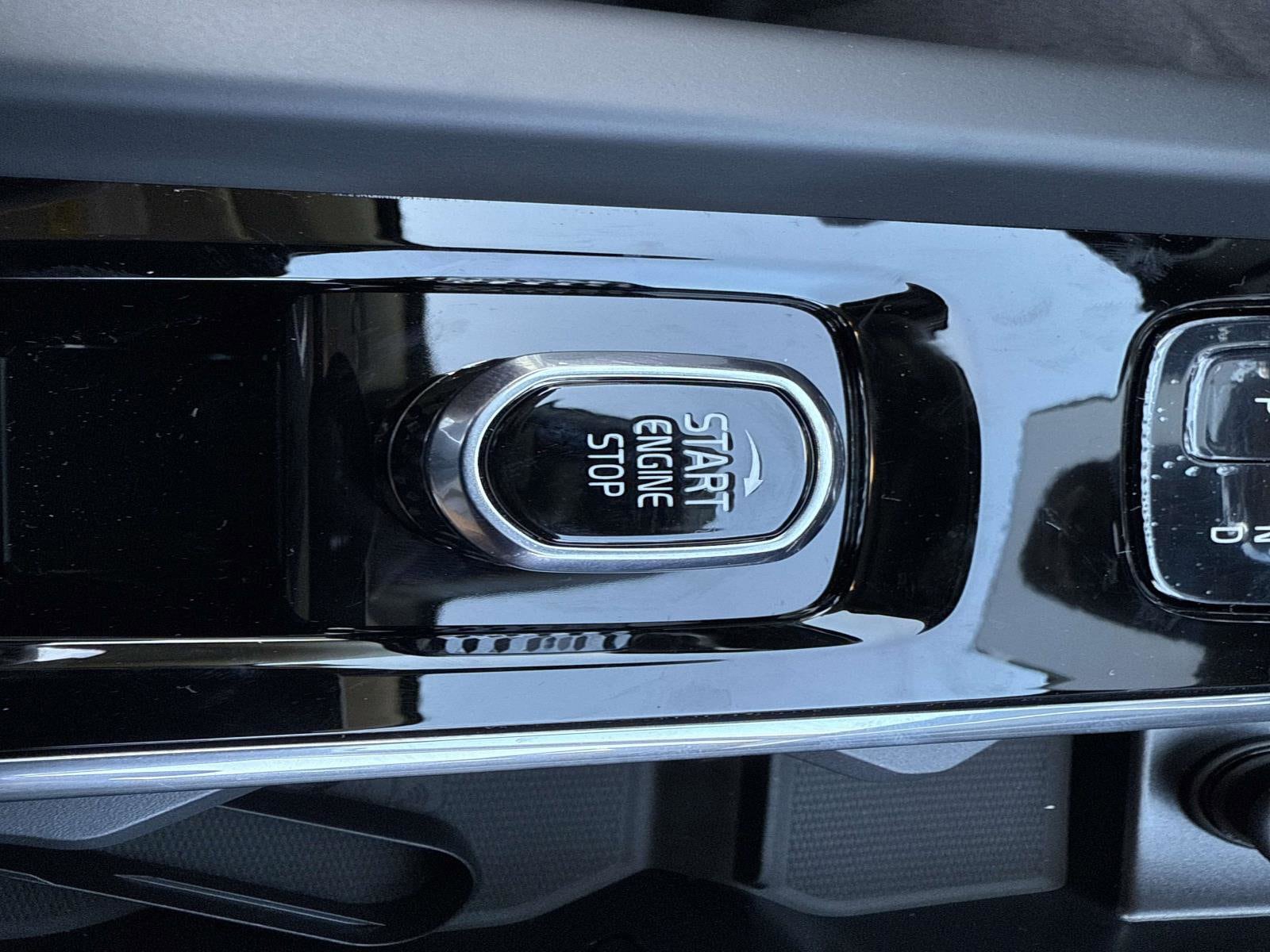 2026 Volvo XC60 Plus - Photo 29