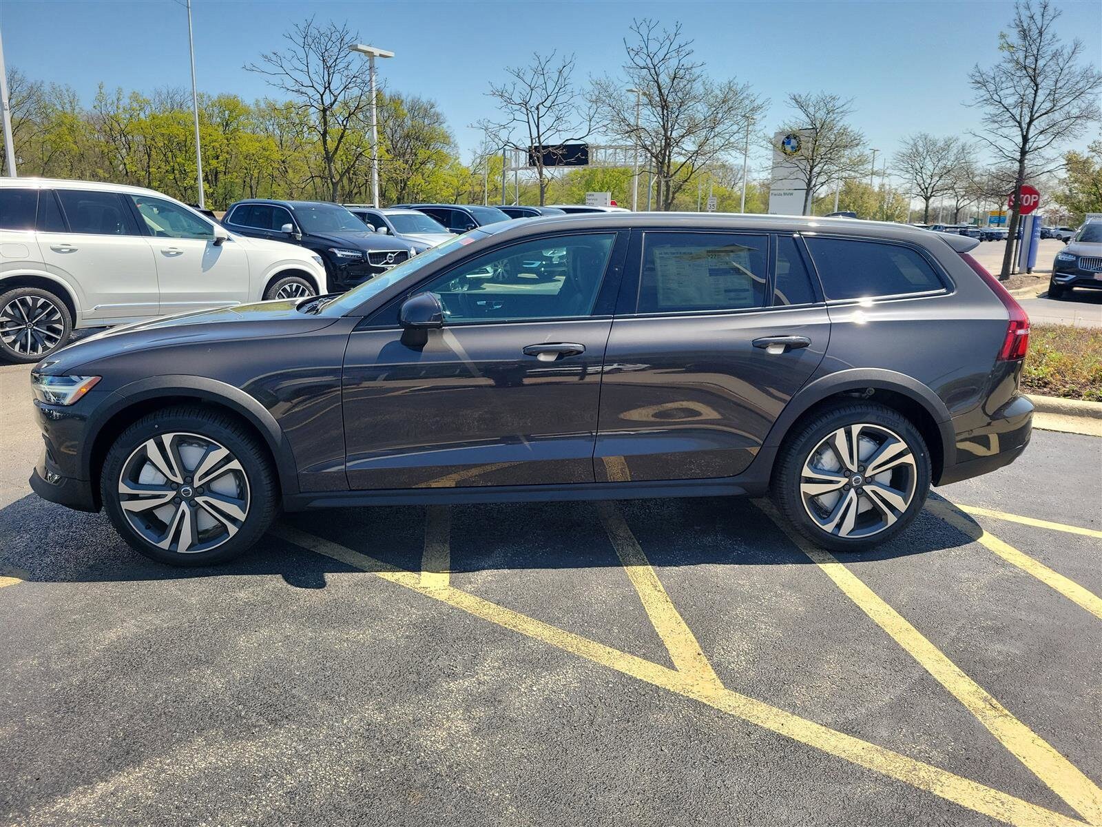 2025 Volvo V60 Cross Country B5 Plus photo 2