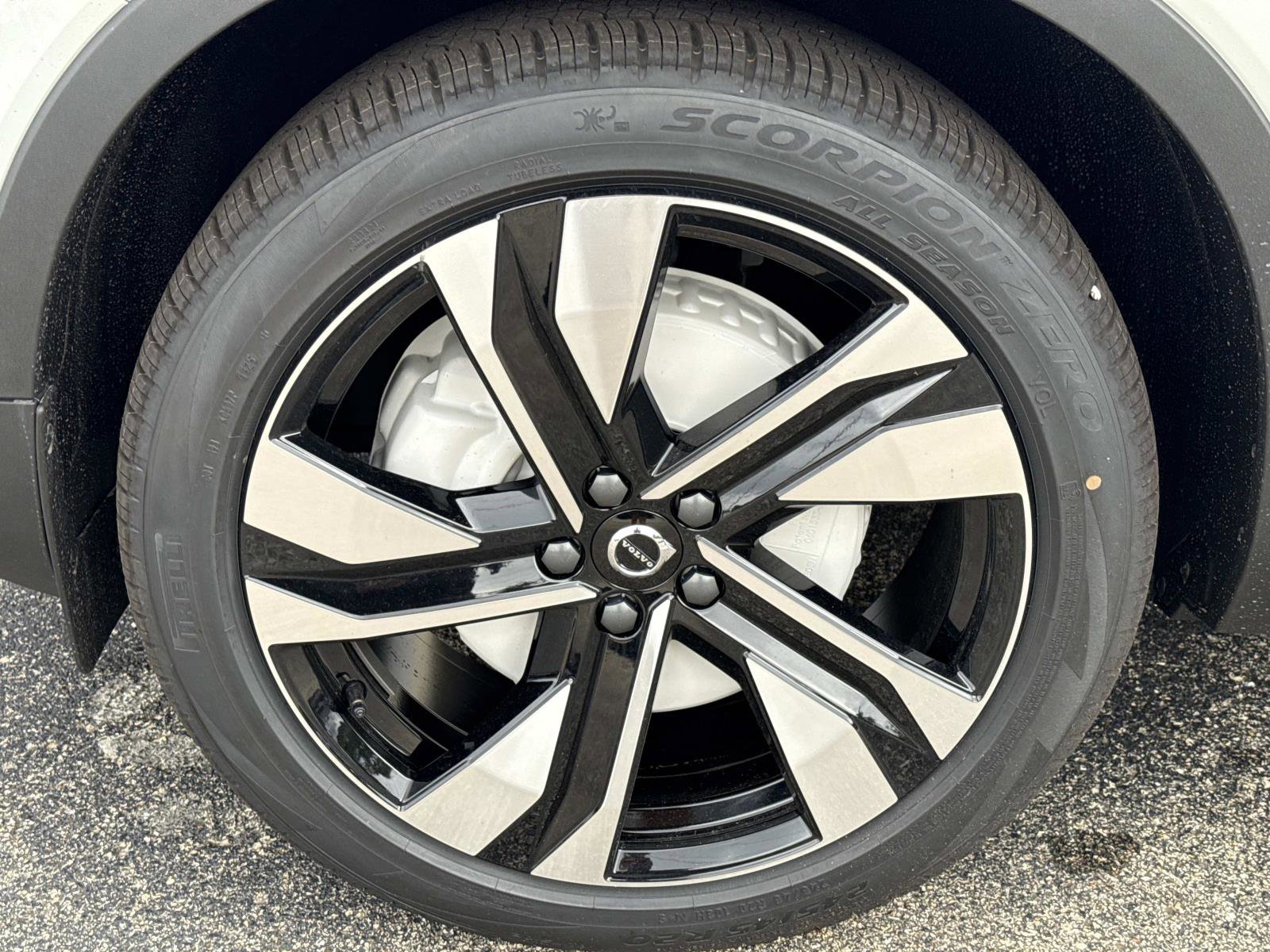 2026 Volvo XC40 Ultra - Photo 10