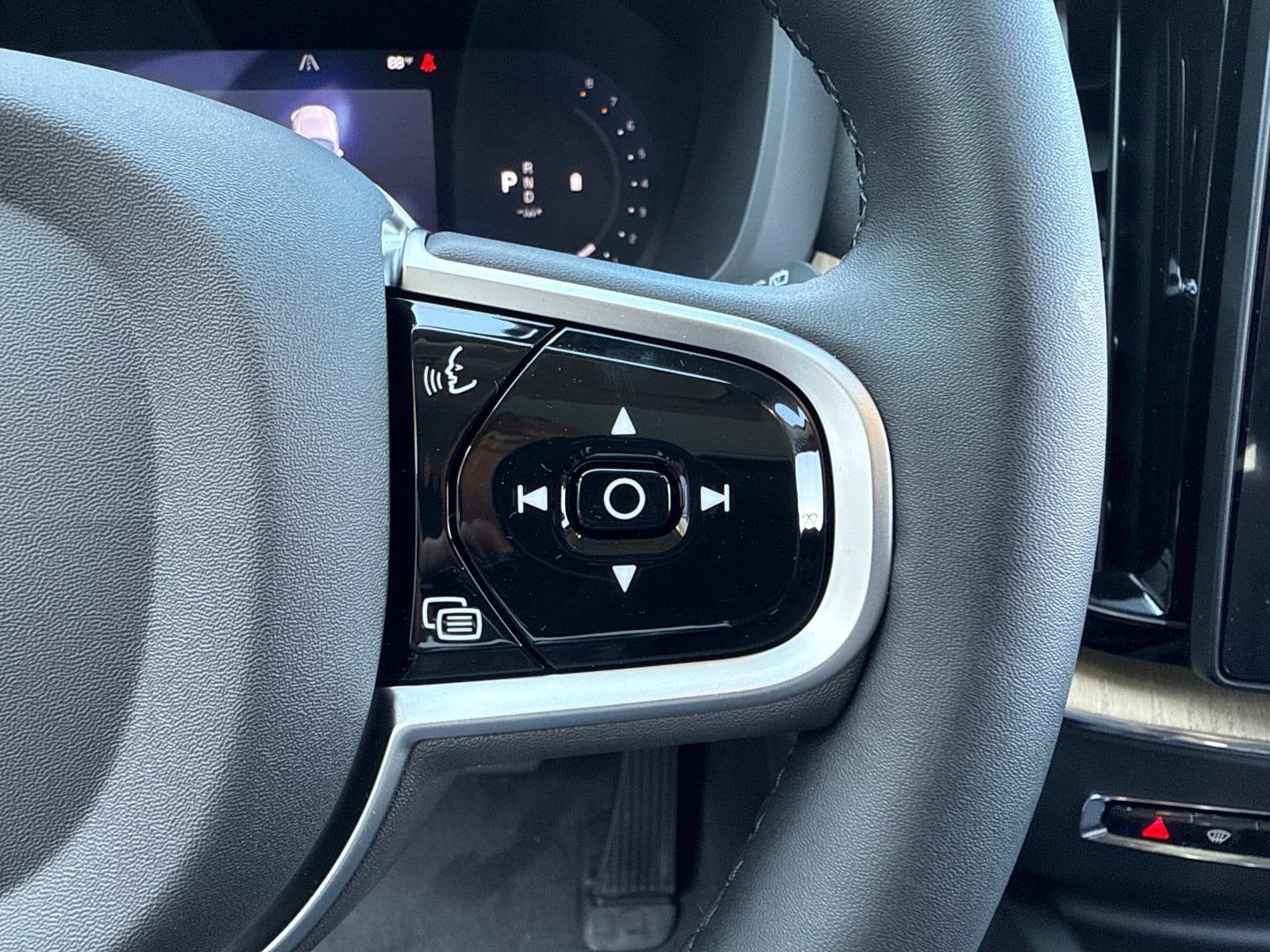 2026 Volvo XC60 Plus - Photo 31