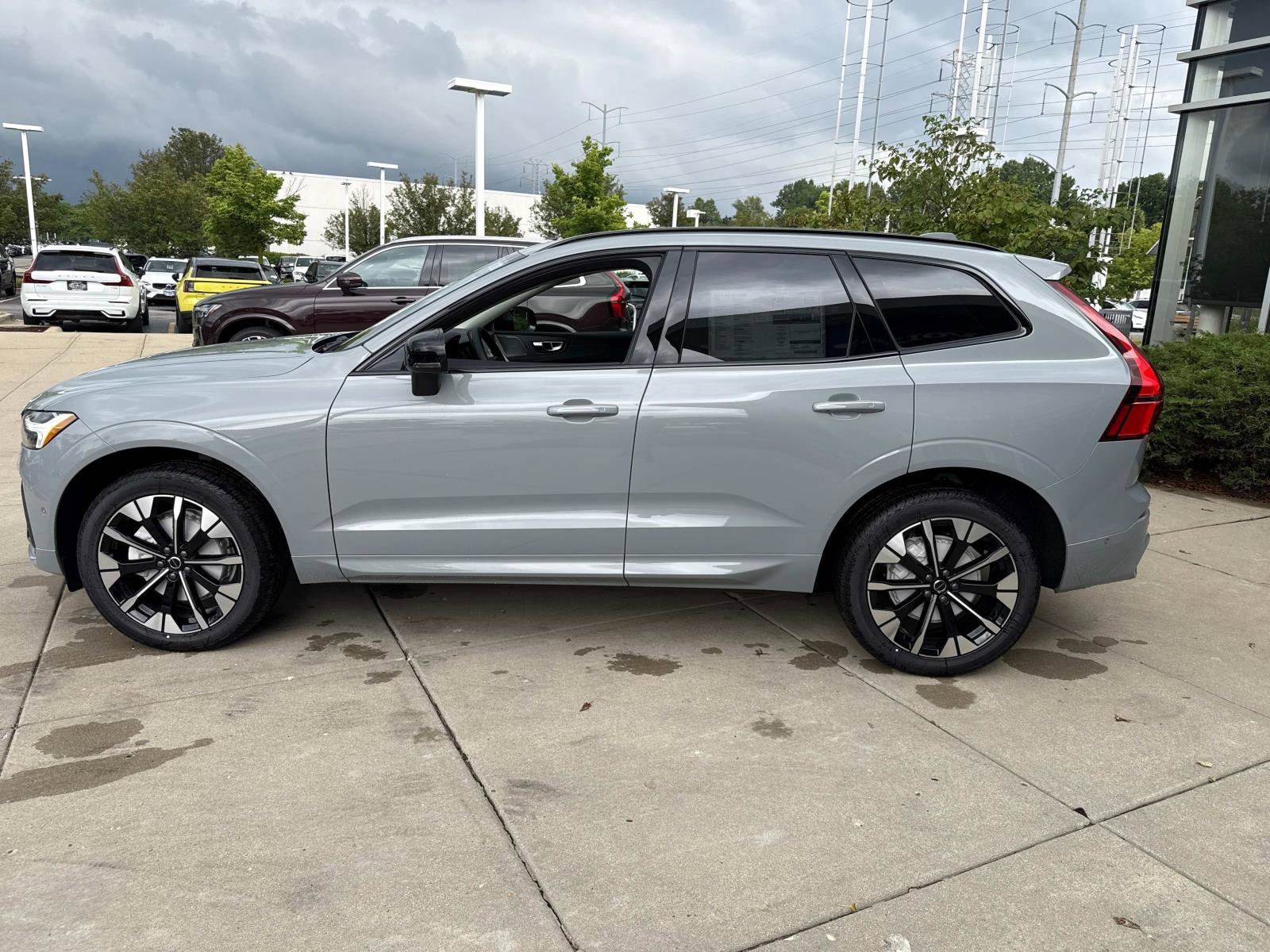 2026 Volvo XC60 Plus - Photo 8