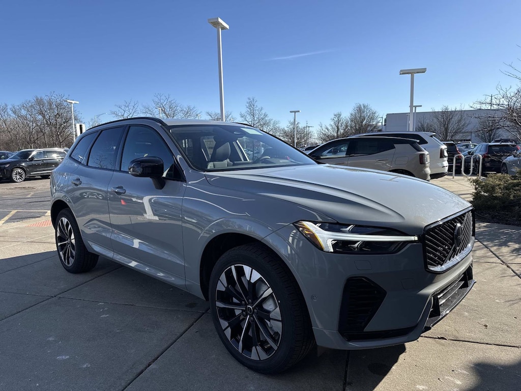 New 2026 Volvo XC60 plug-in hybrid T8 Plus SUV