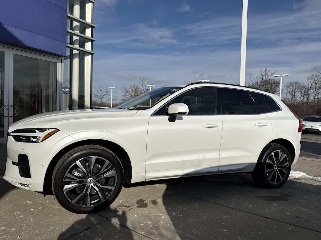 Certified 2022 Volvo XC60 B5 Momentum SUV