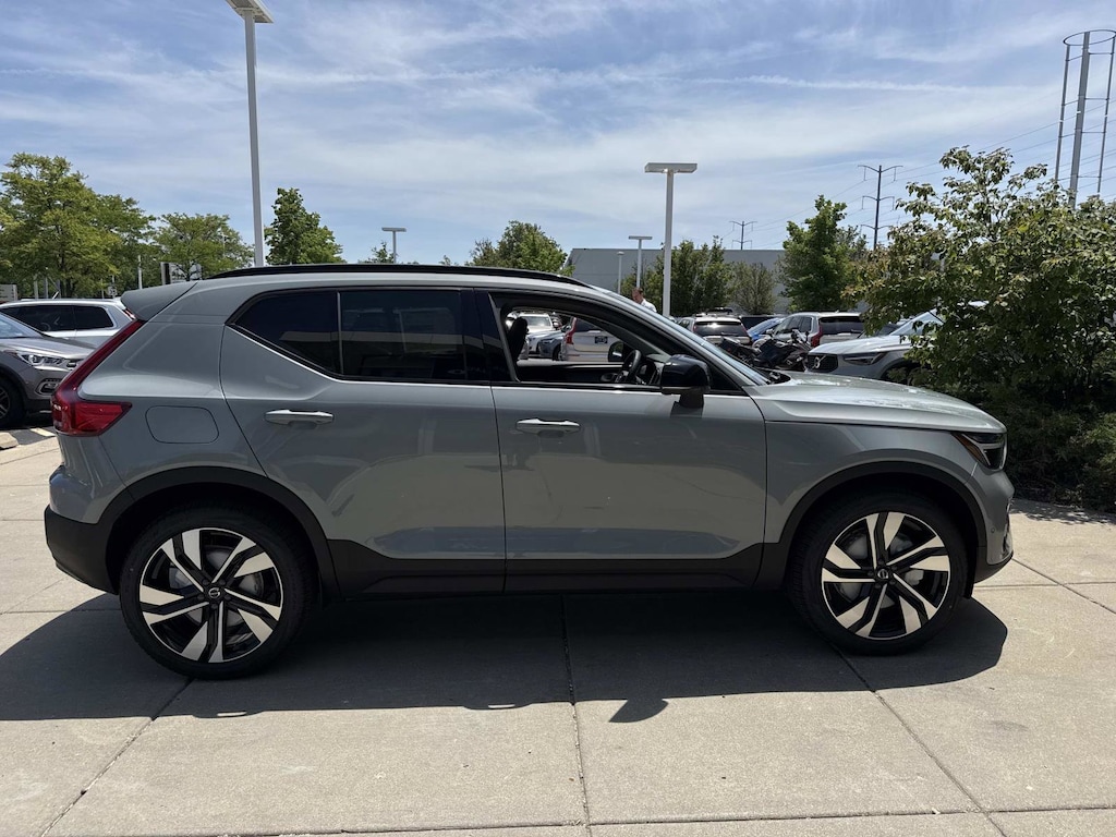 New 2026 Volvo XC40 B5 Plus SUV