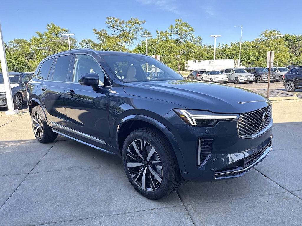New 2026 Volvo XC90 B5 Core SUV