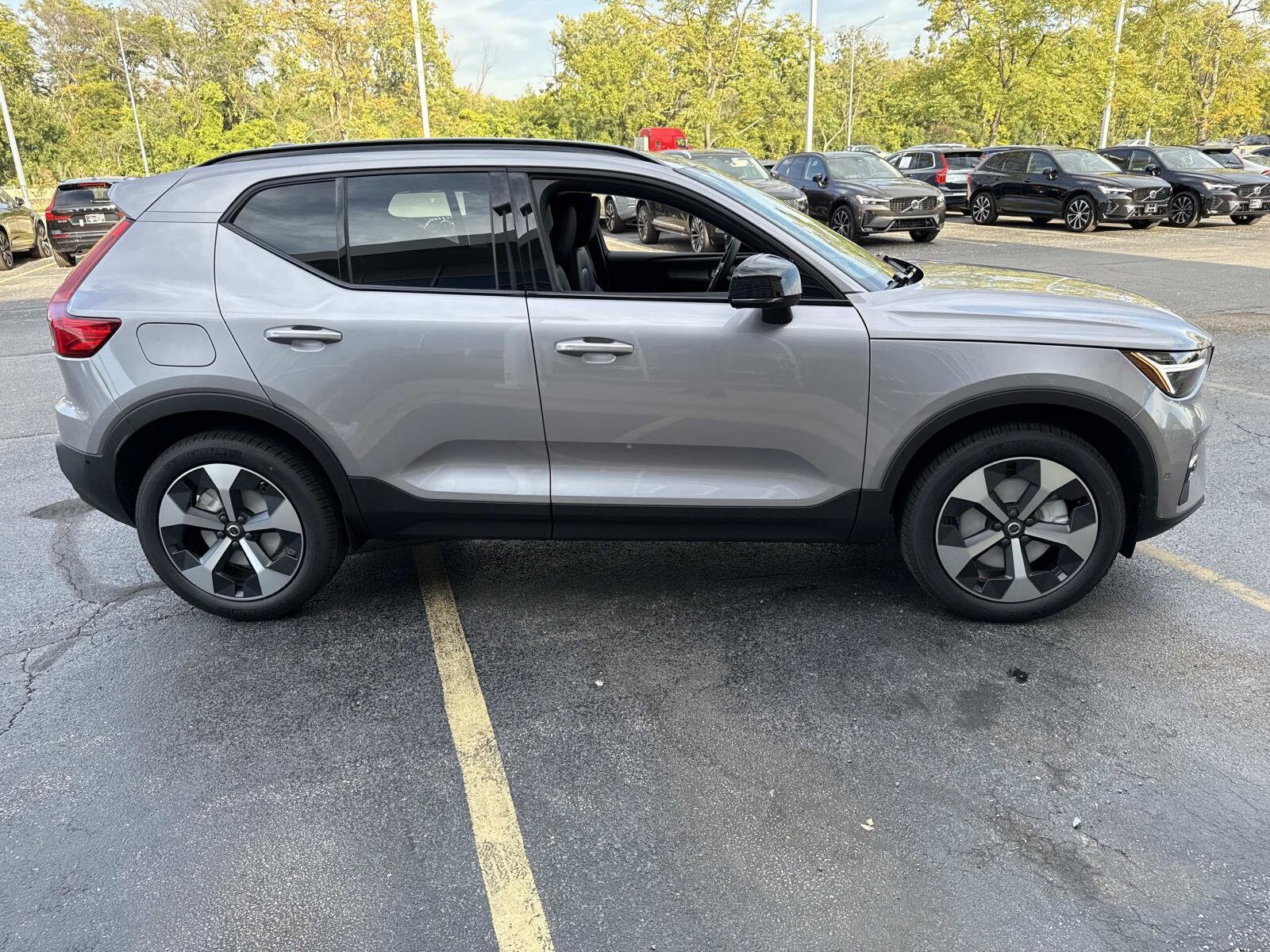 2026 Volvo XC40 Plus photo 3
