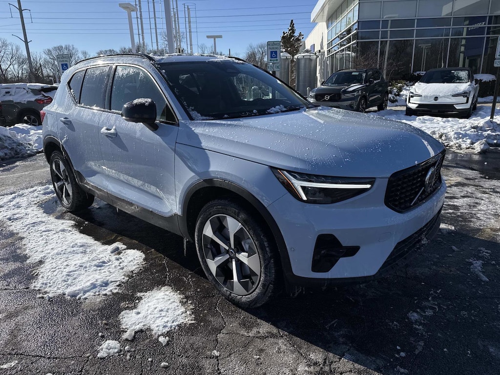 New 2026 Volvo XC40 B5 Plus SUV