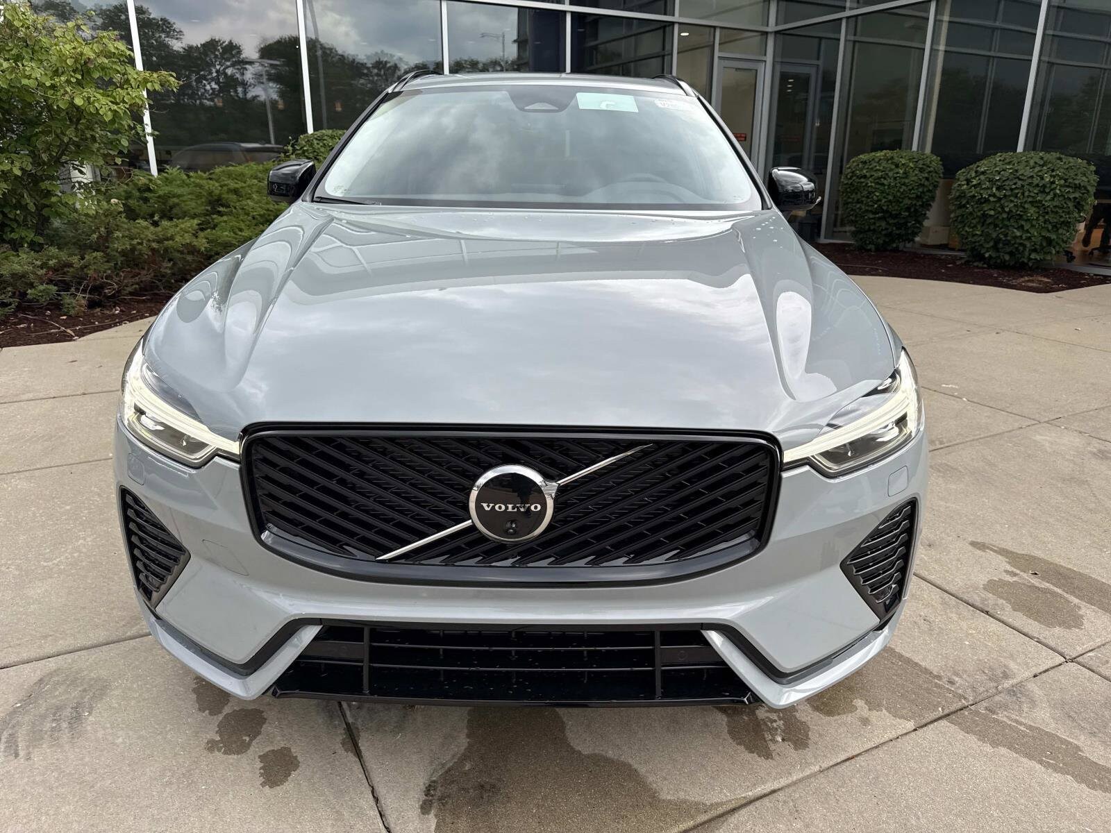 2026 Volvo XC60 B5 Plus photo 2