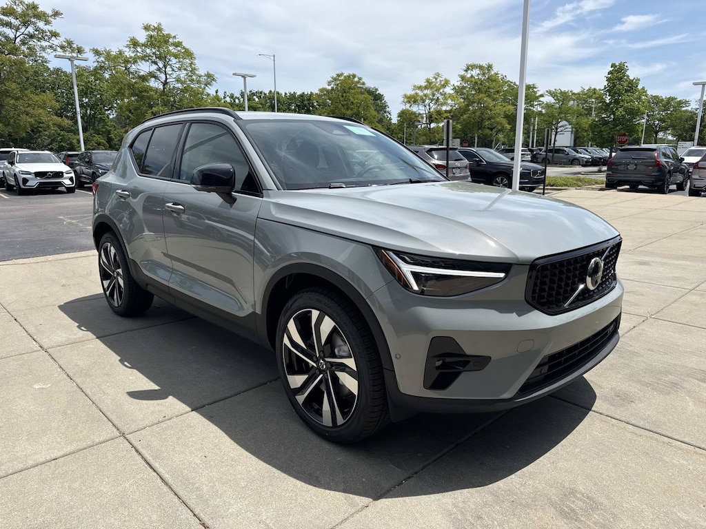 New 2026 Volvo XC40 B5 Ultra SUV