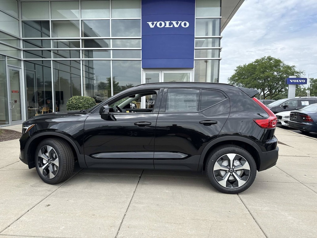 New 2026 Volvo XC40 B5 Plus SUV