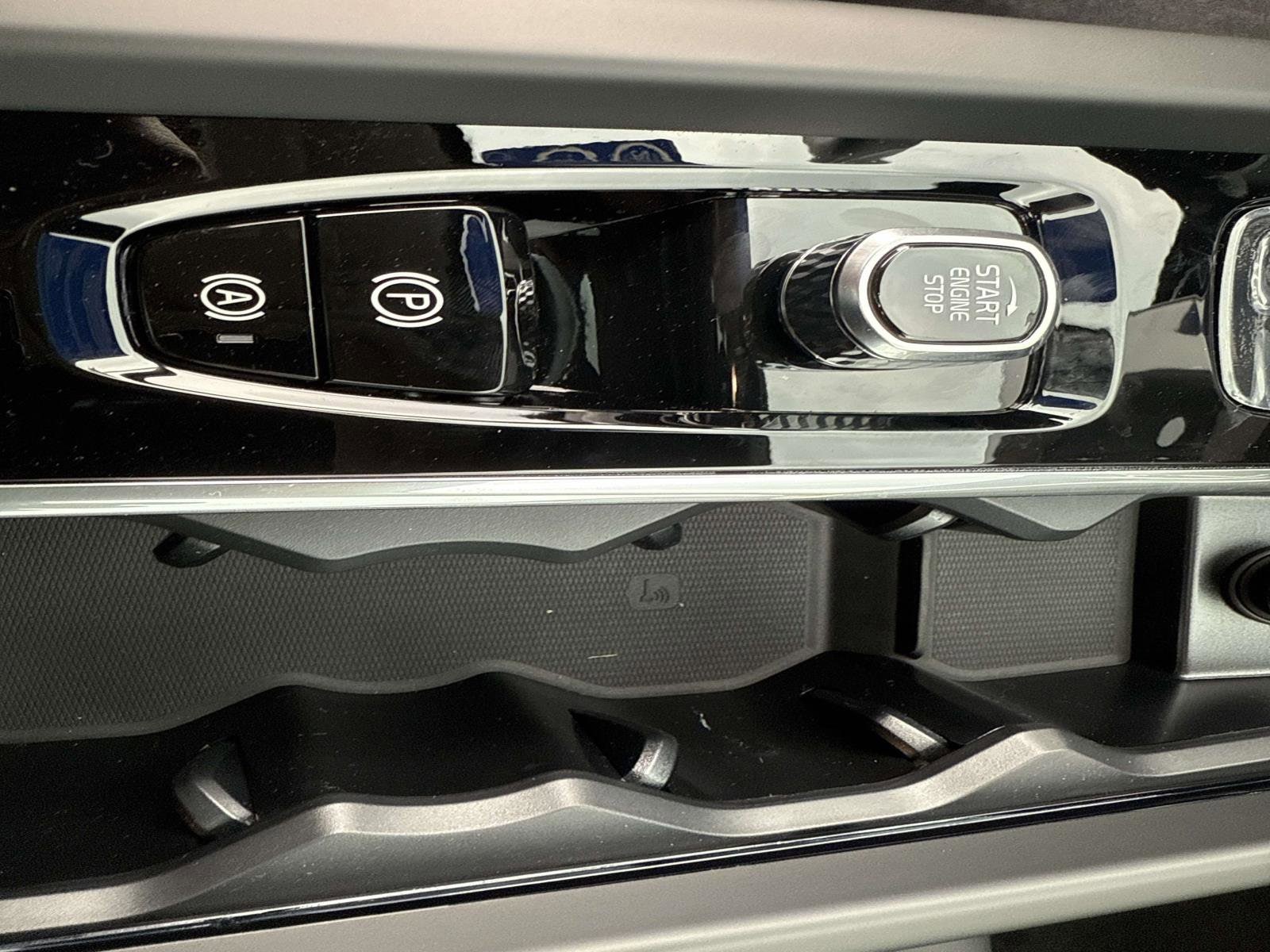 2026 Volvo XC60 Plus - Photo 29