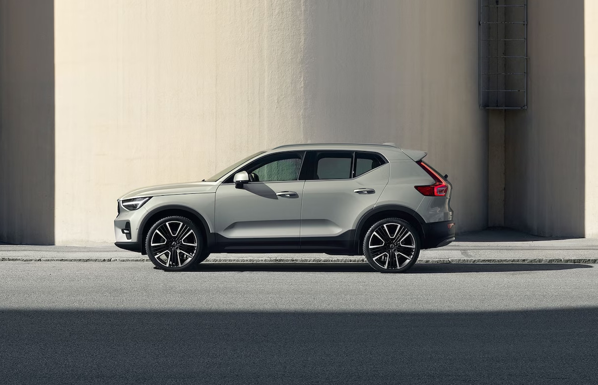 2023-volvo-xc40-suv.png