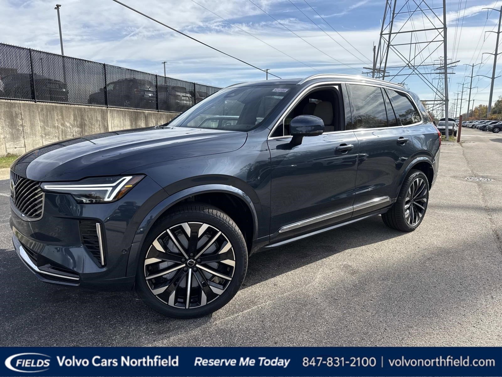 2026 Volvo XC90 Plus's photo