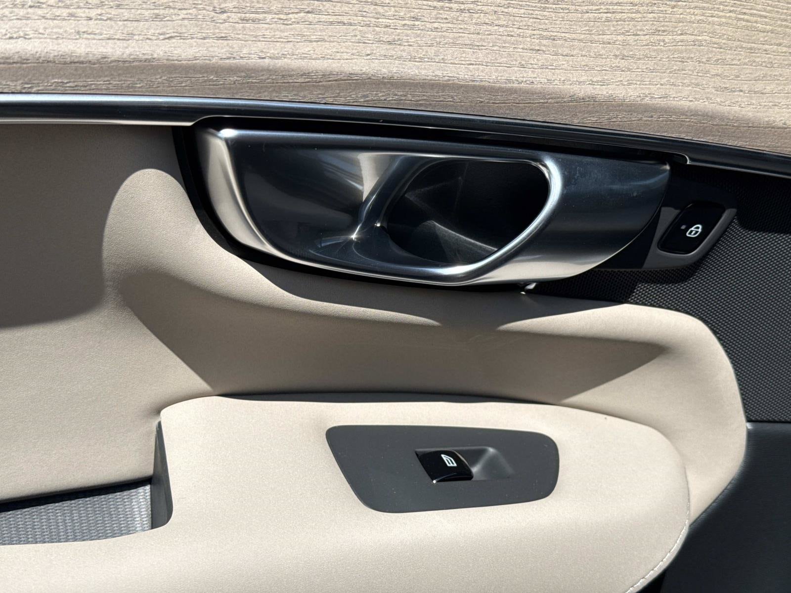 2026 Volvo XC90 Plus - Photo 13
