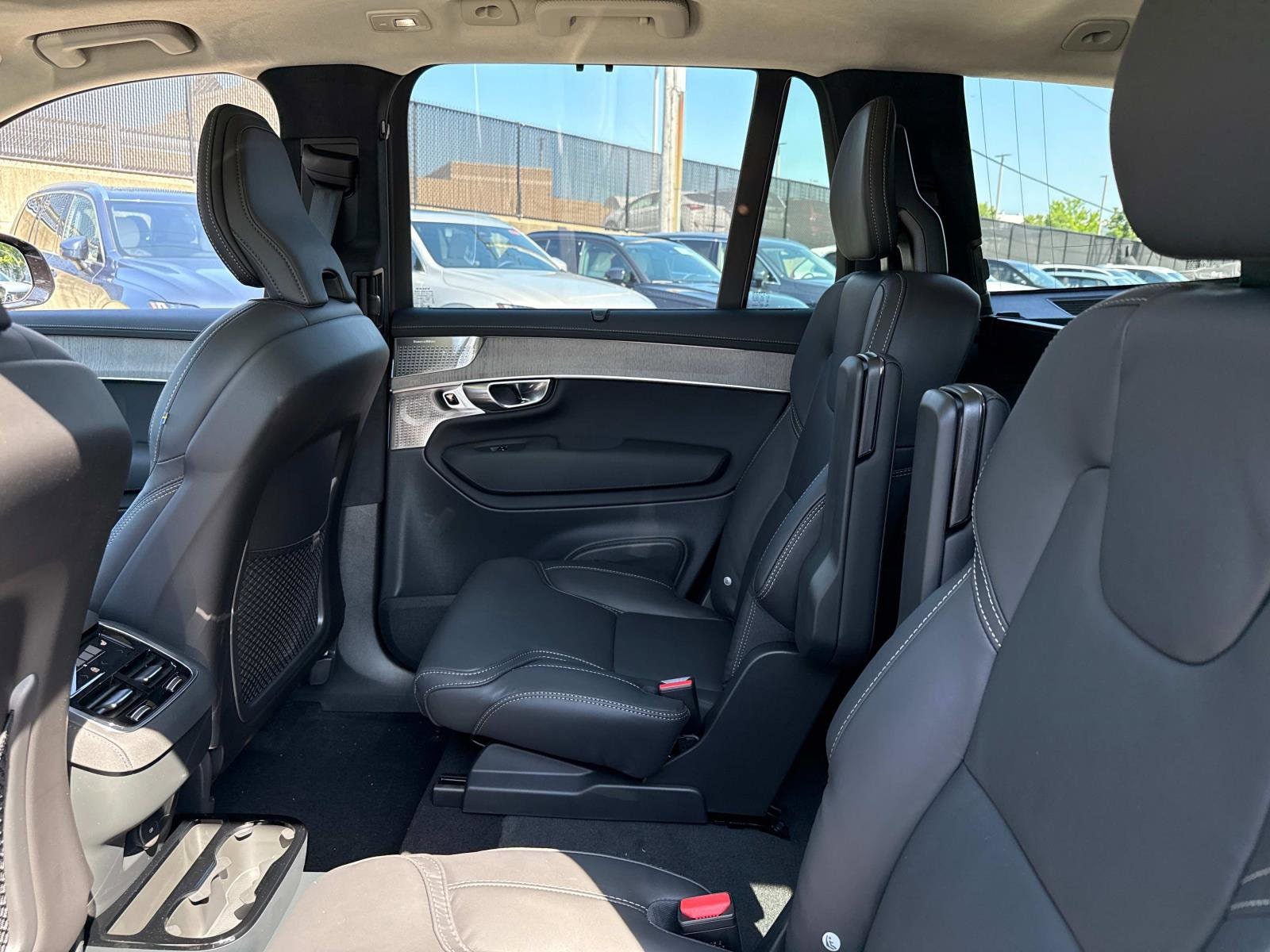 2026 Volvo XC90 Ultra - Photo 13