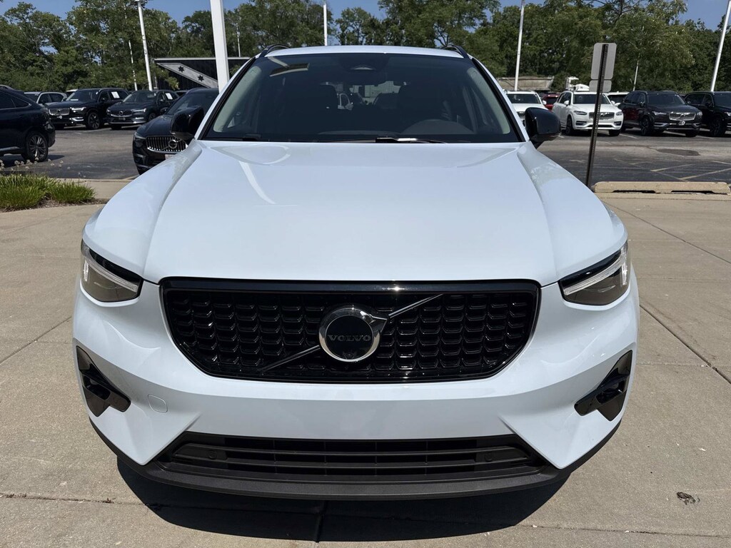 New 2026 Volvo XC40 B5 Plus SUV