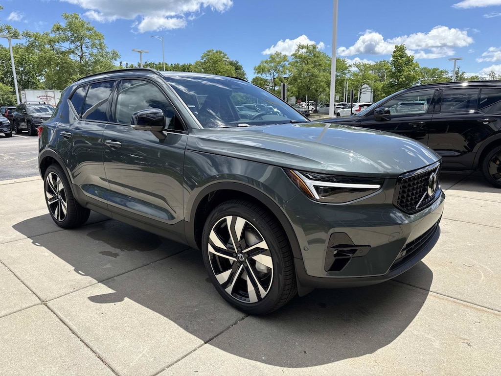 New 2026 Volvo XC40 B5 Ultra SUV
