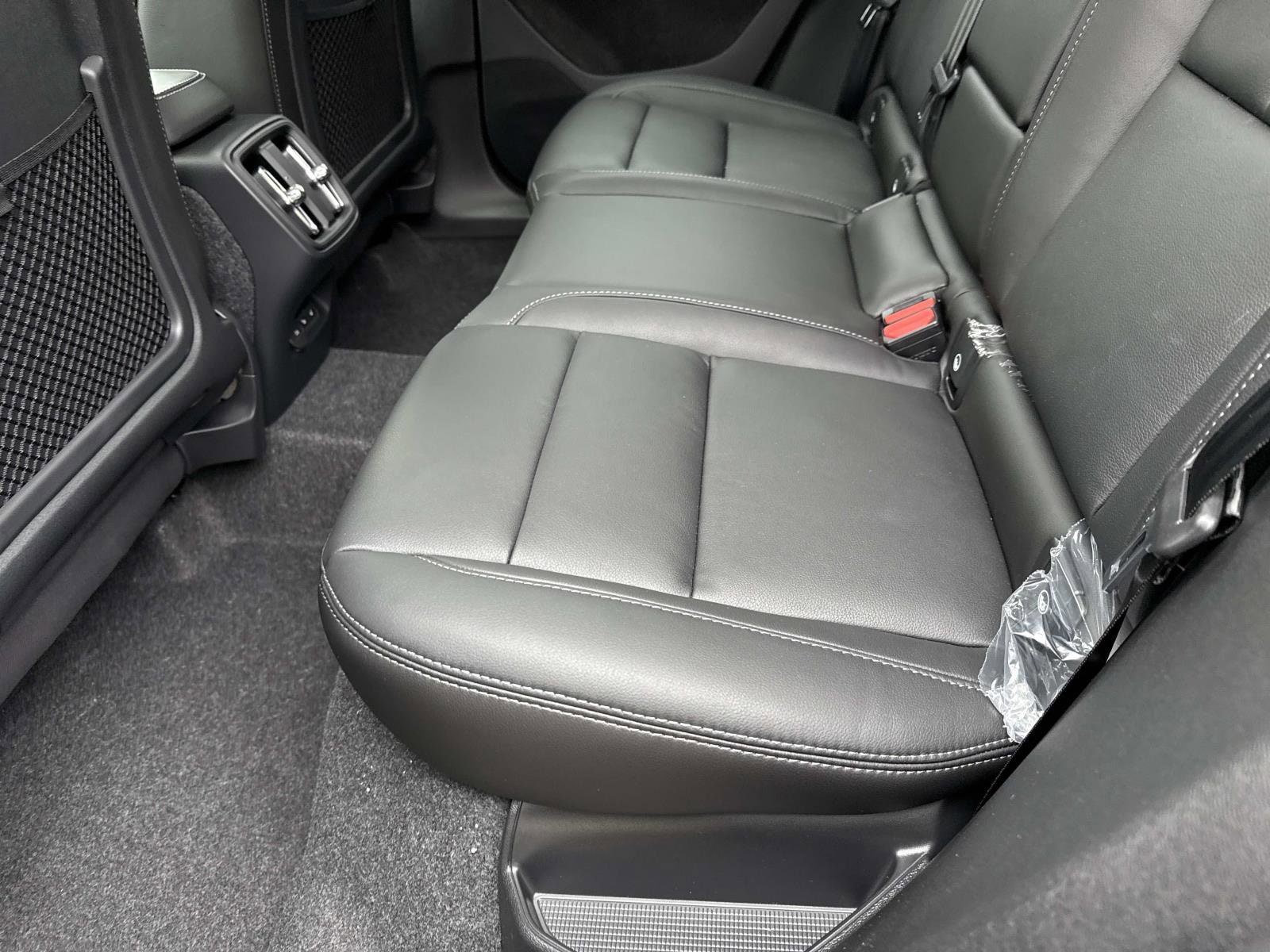 2026 Volvo XC40 Ultra - Photo 13