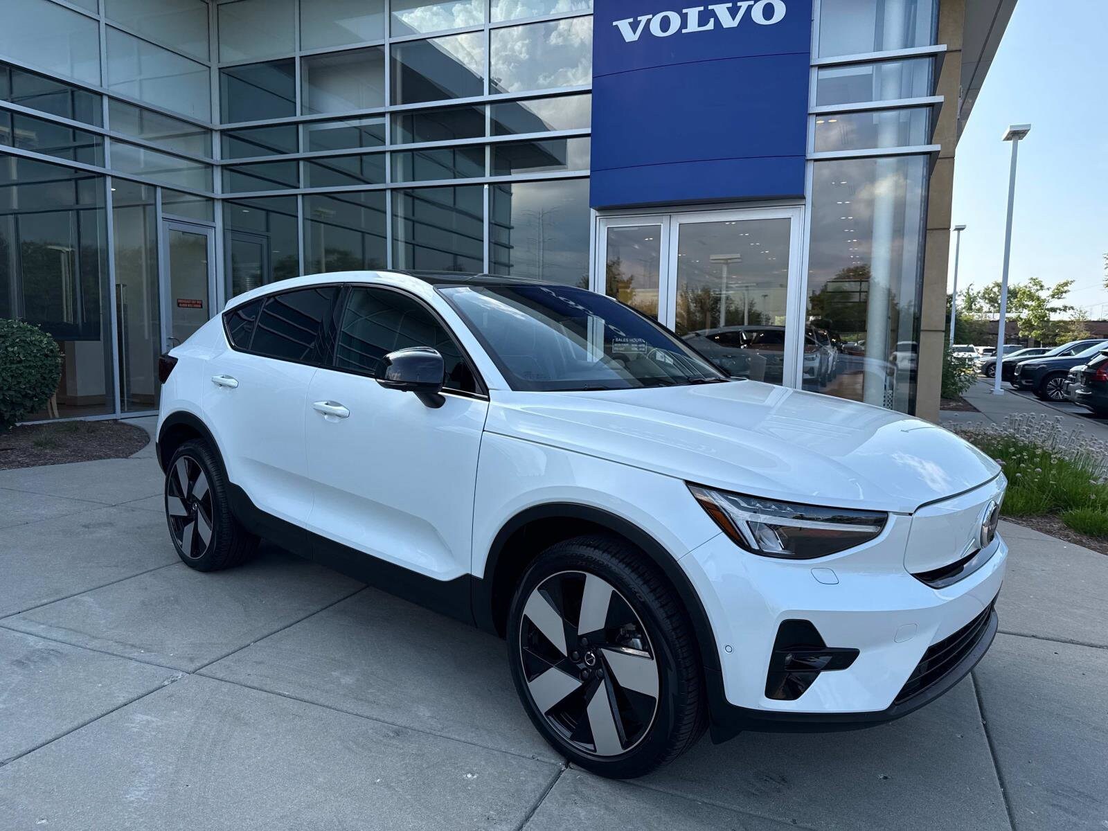2023 Volvo C40 Recharge Ultimate photo 2