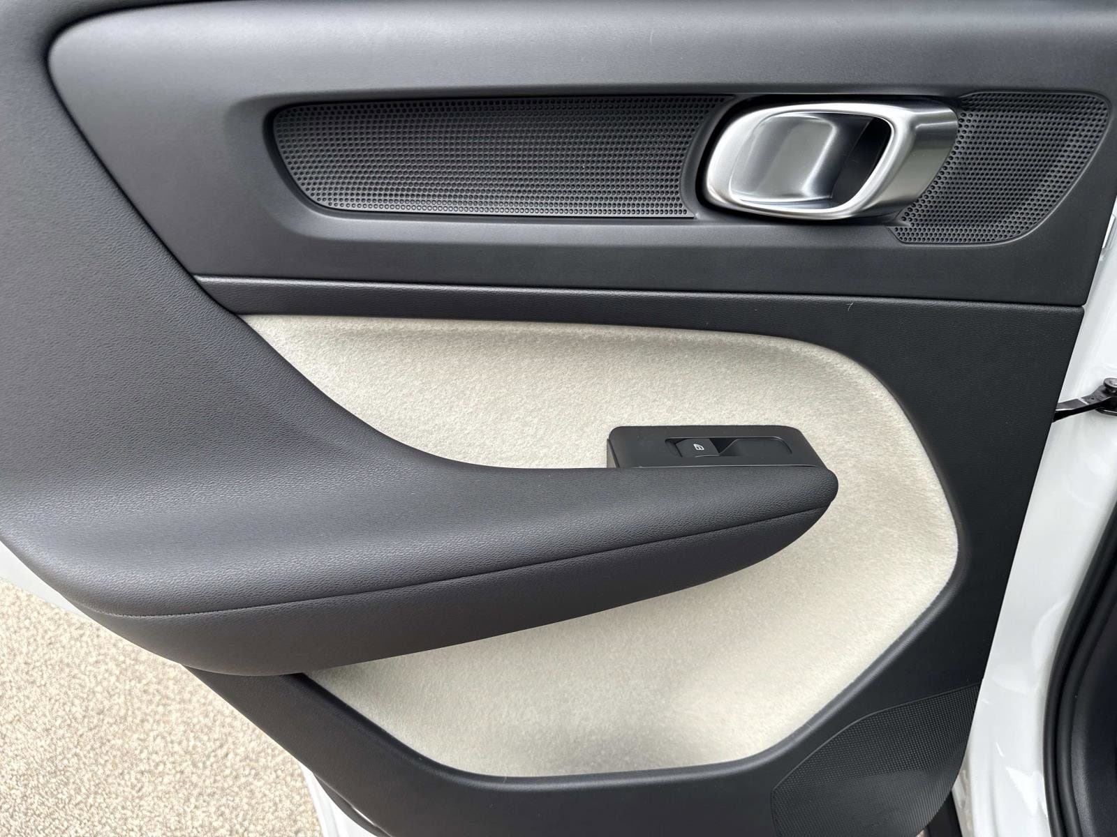 2026 Volvo XC40 Ultra - Photo 12