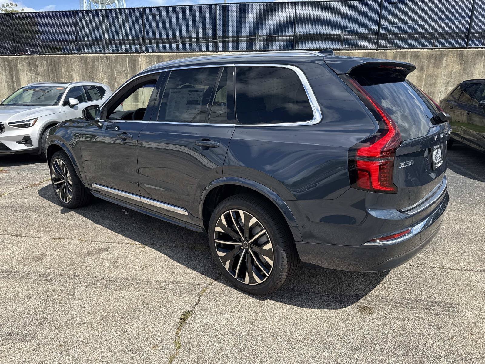2026 Volvo XC90 Plus - Photo 7