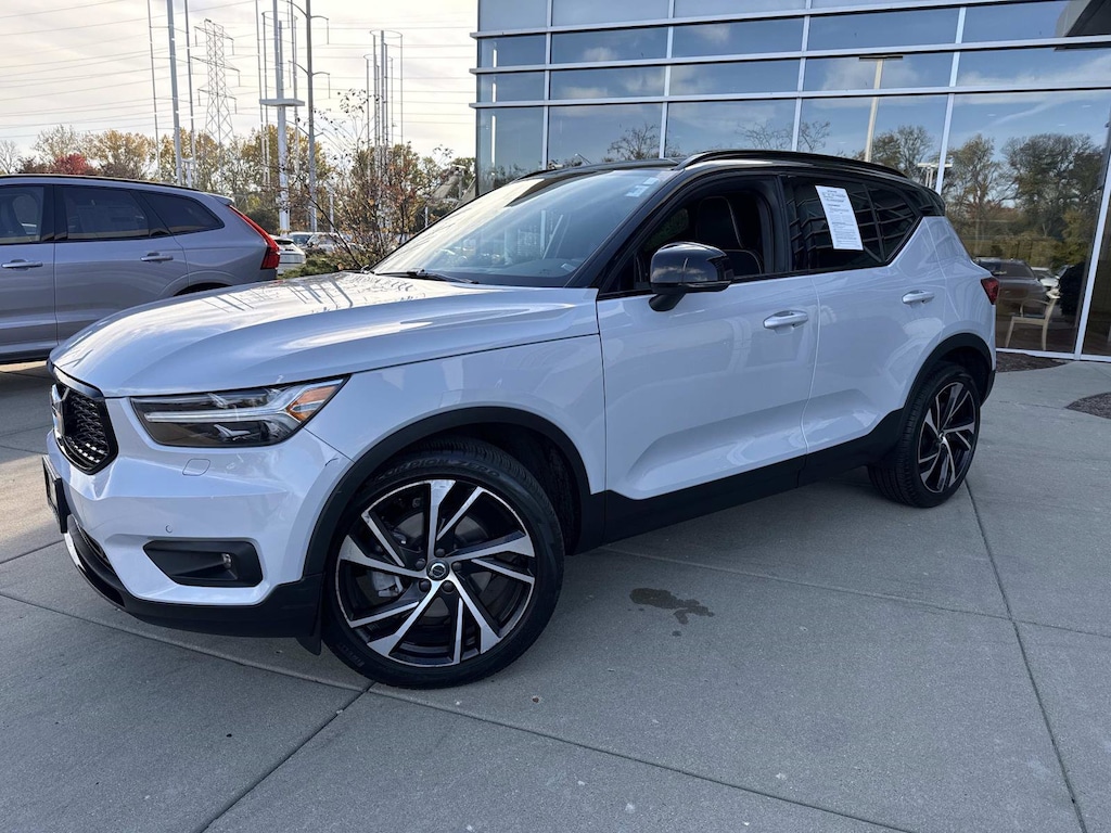 Certified 2022 Volvo XC40 R-Design SUV