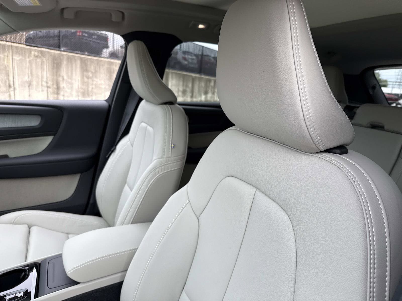 2026 Volvo XC40 Ultra - Photo 22