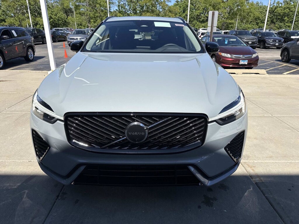New 2026 Volvo XC60 plug-in hybrid T8 Plus SUV