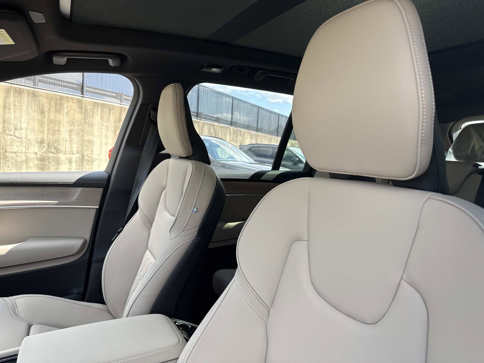 2026 Volvo XC90 Plus - Photo 22