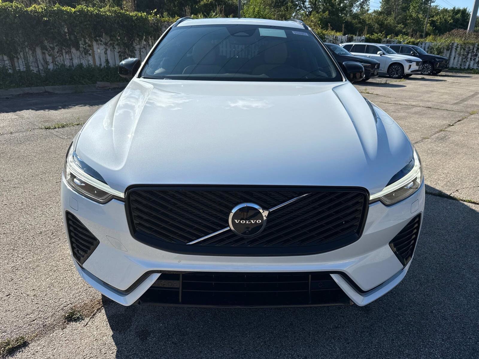 2026 Volvo XC60 B5 Plus photo 2