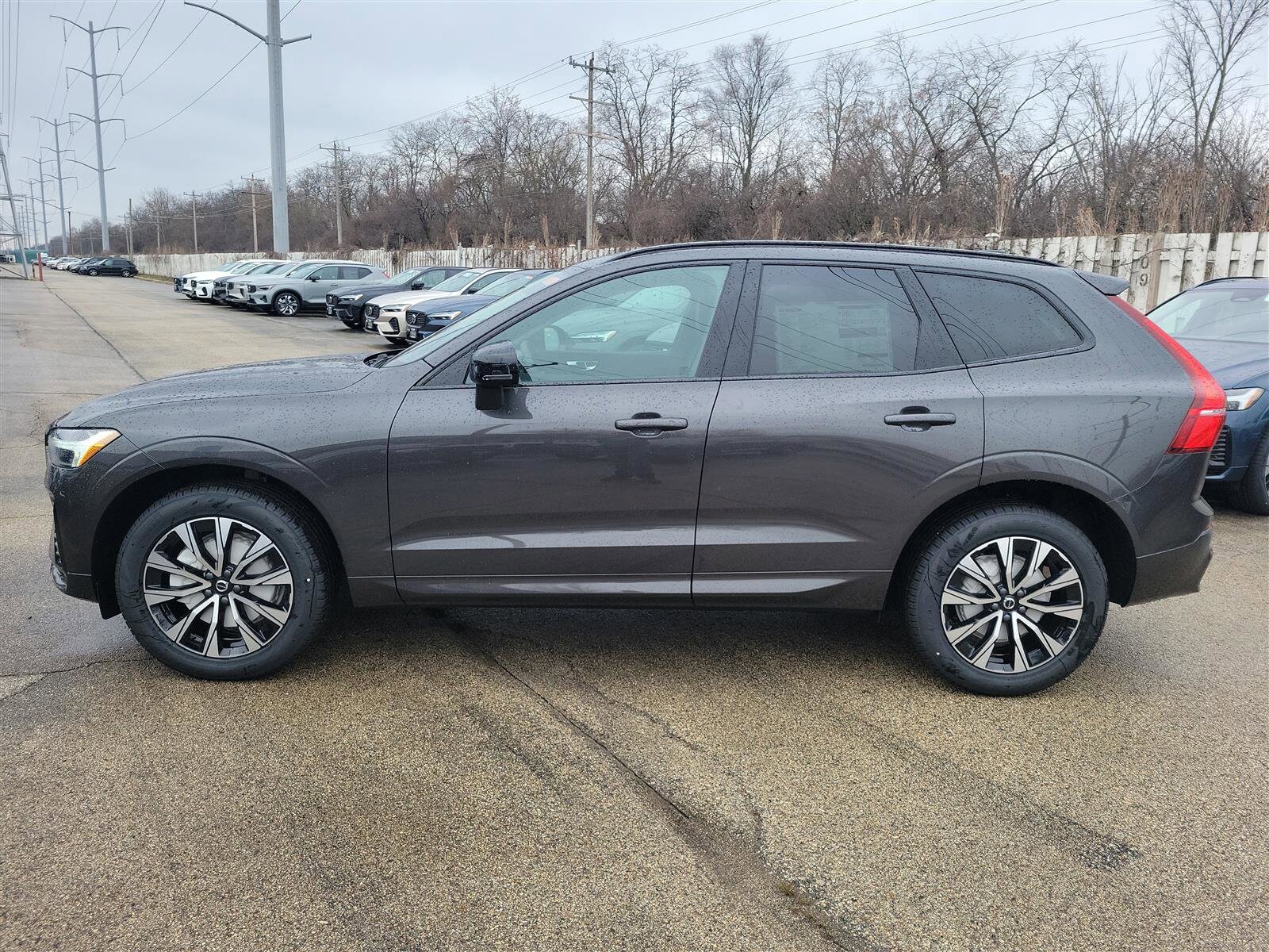 2025 Volvo XC60 B5 Core photo 2