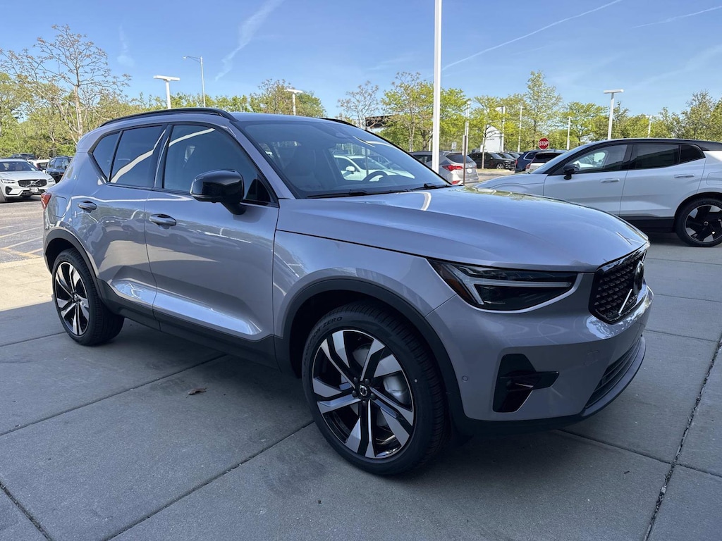 New 2026 Volvo XC40 B5 Plus SUV