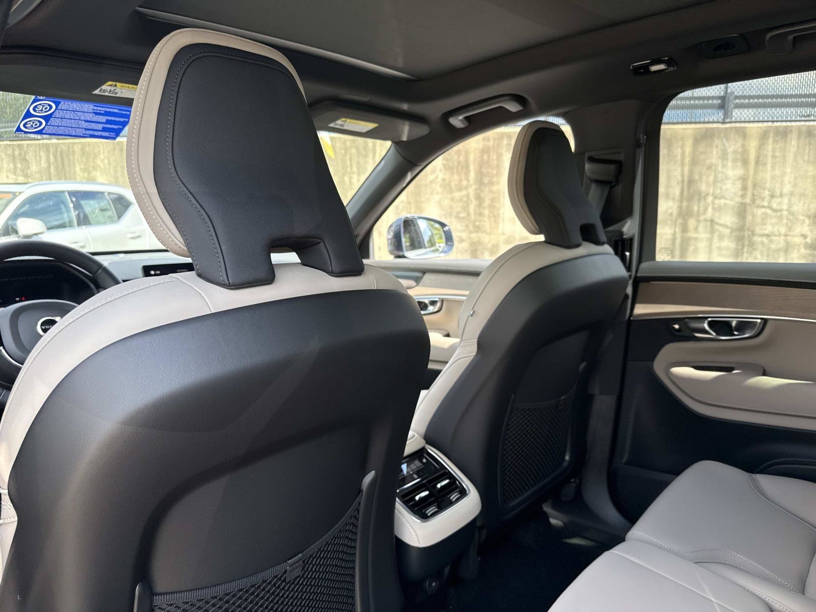 2026 Volvo XC90 Plus - Photo 17