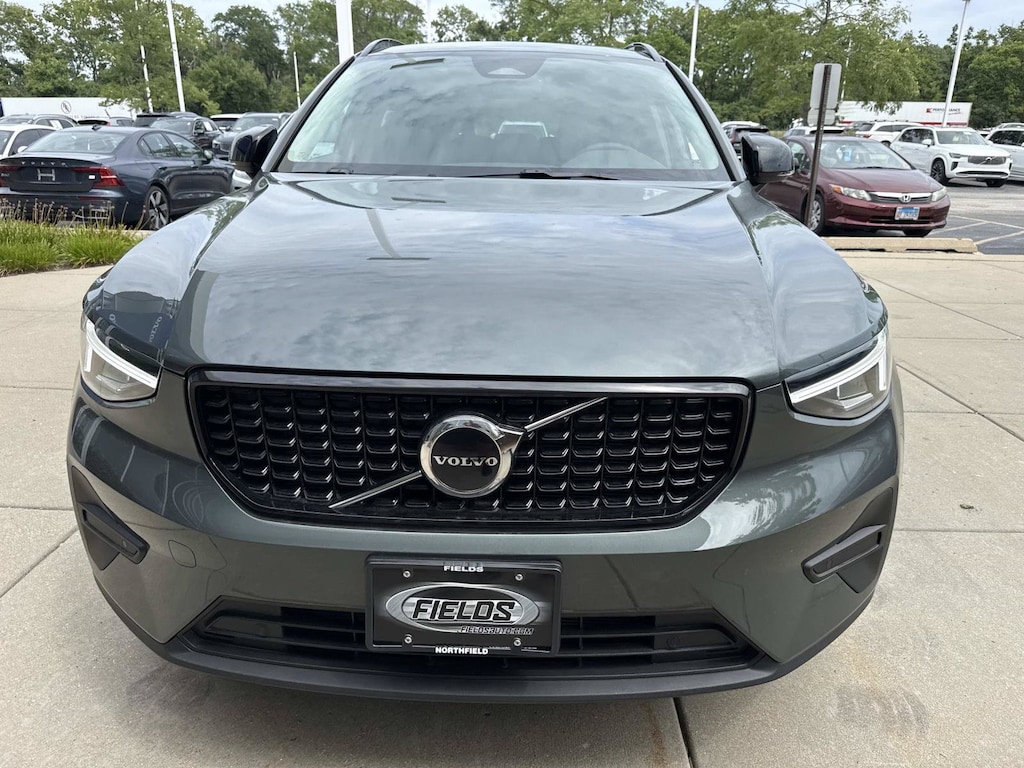 New 2026 Volvo XC40 B5 Core SUV