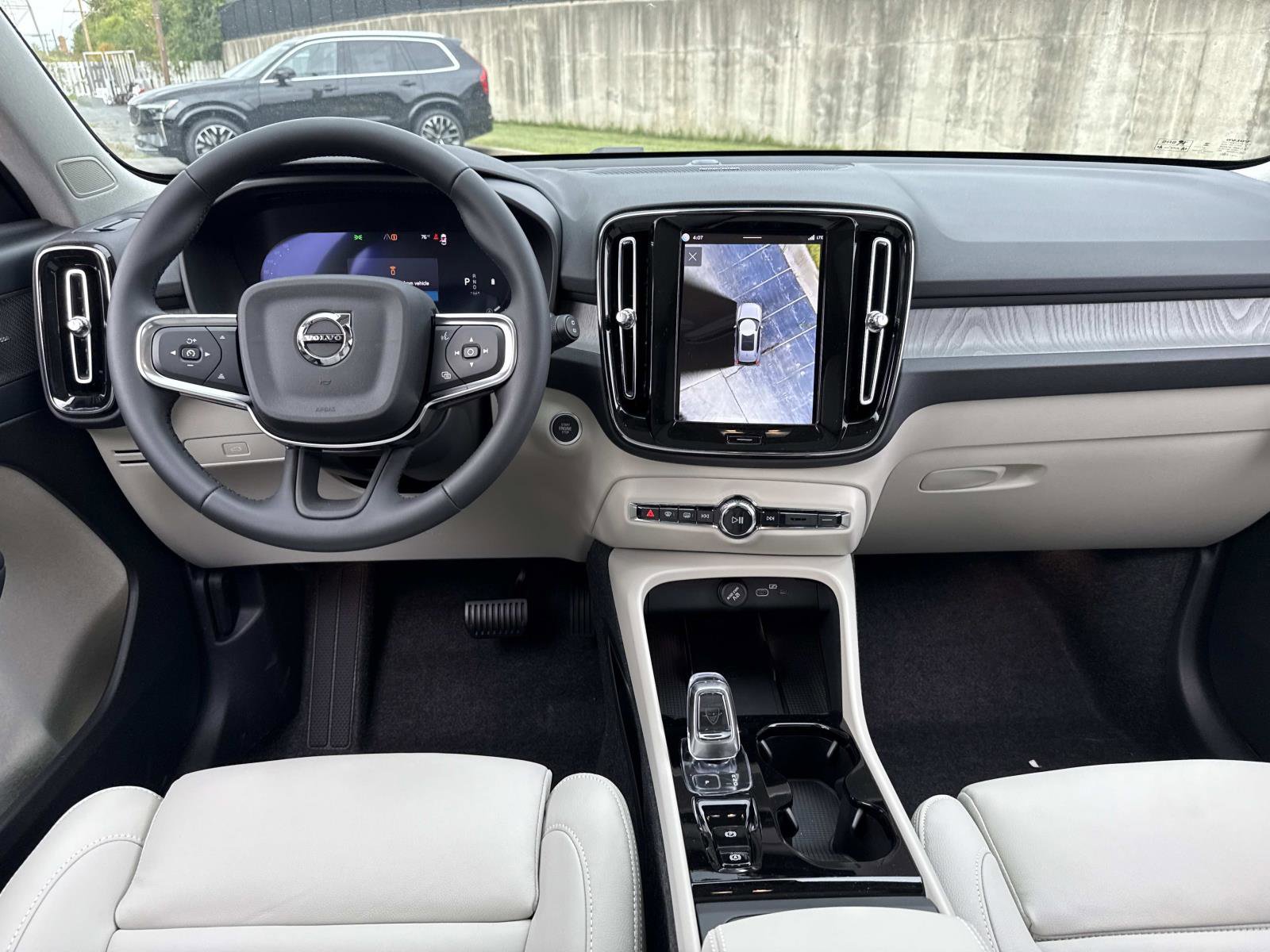 2026 Volvo XC40 Ultra - Photo 17