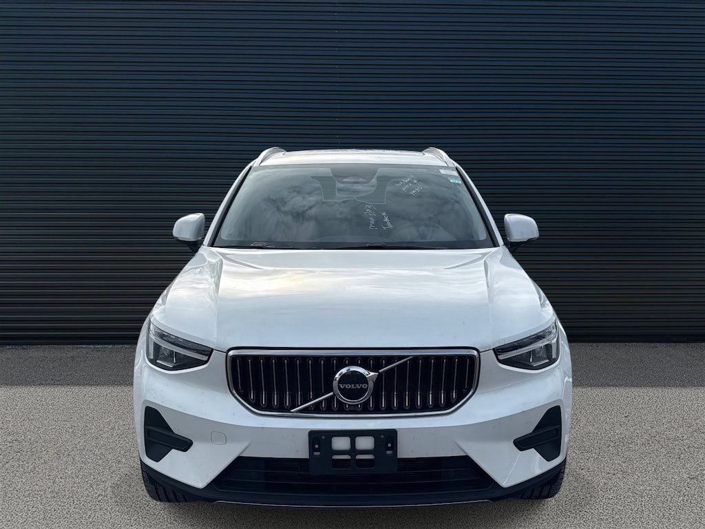 Certified 2025 Volvo XC40 Core Bright Theme B5 AWD Core Bright Theme