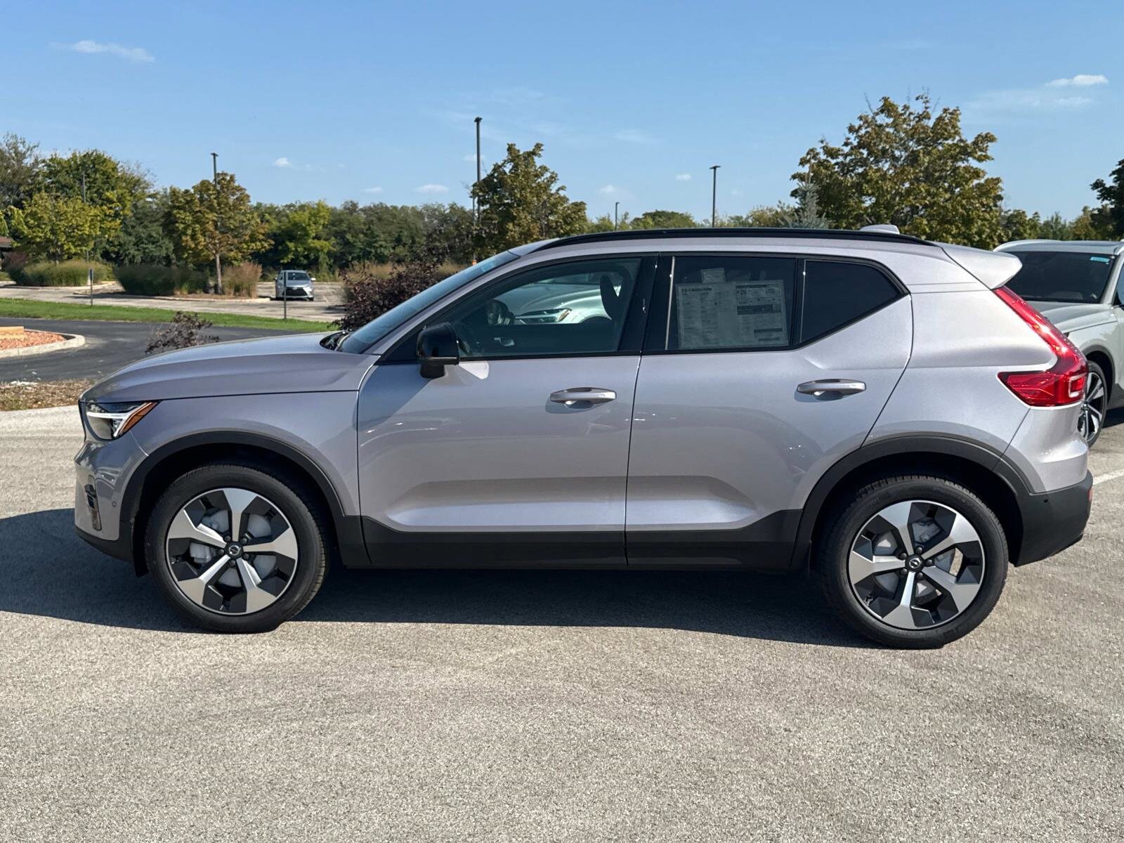 2026 Volvo XC40 Plus - Photo 8