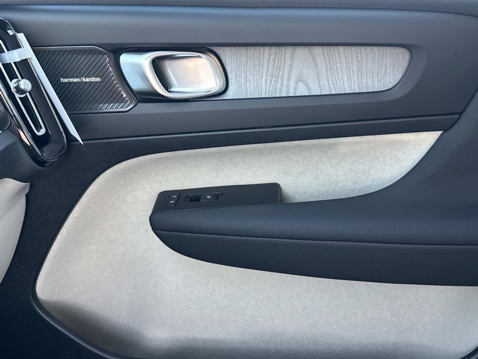 2026 Volvo XC40 Ultra - Photo 21
