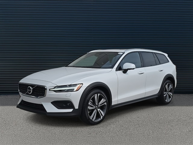 Featured used 2024 Volvo V60 Cross Country Plus B5 AWD Plus for sale in Waukesha, WI
