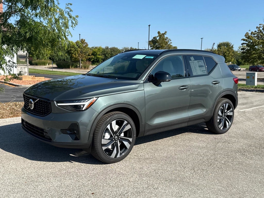 New 2026 Volvo XC40 B5 Ultra SUV