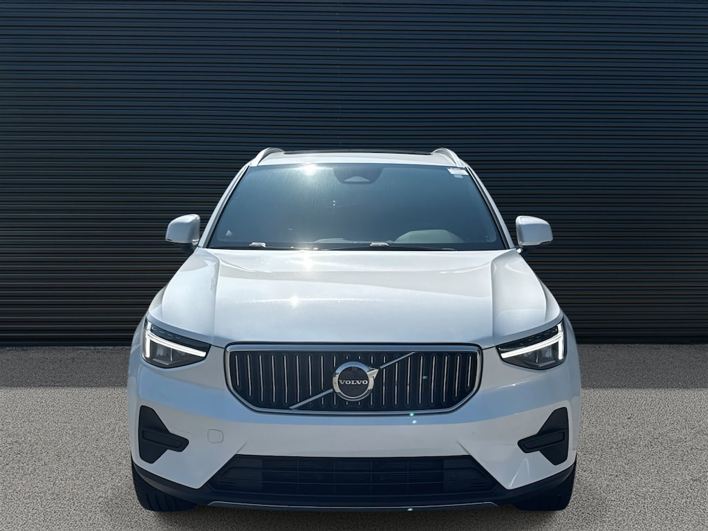 Certified 2025 Volvo XC40 Core Bright Theme B5 AWD Core Bright Theme