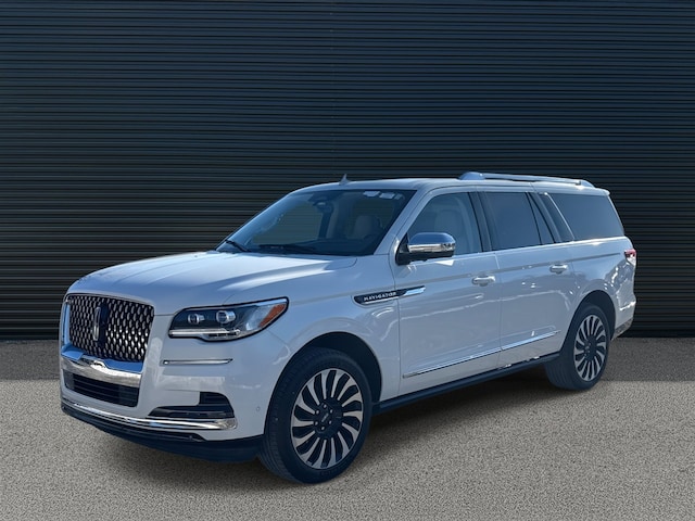 Featured used 2023 Lincoln Navigator L Black Label Black Label 4x4 for sale in Waukesha, WI