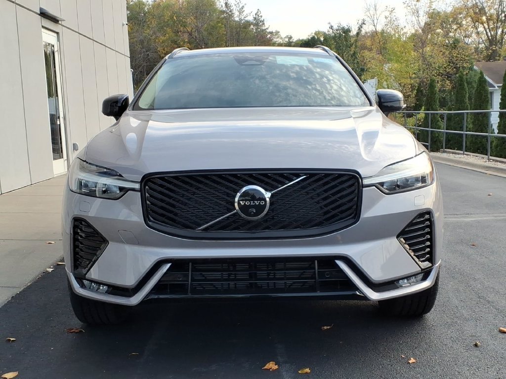 New 2026 Volvo XC60 B5 Plus SUV