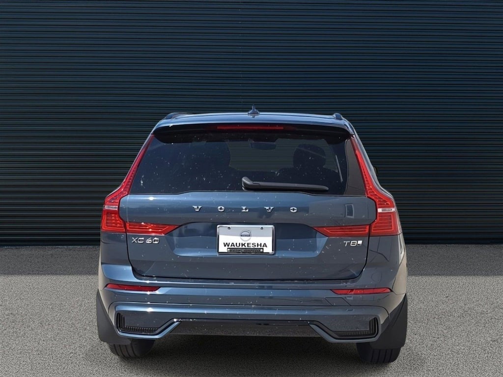 Used 2025 Volvo XC60 plug-in hybrid T8 Core SUV