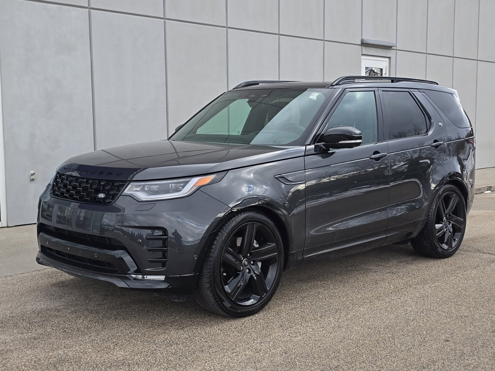 2025 Land Rover Discovery Dynamic SE