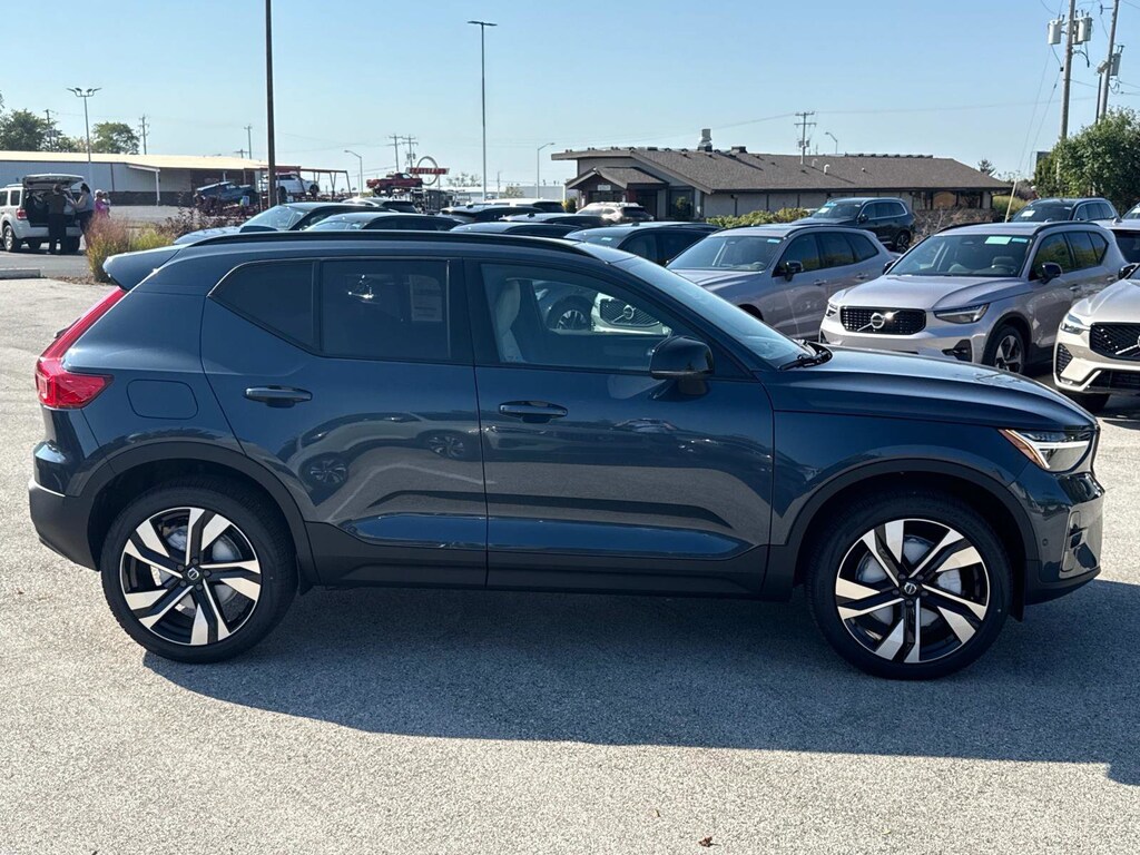 New 2026 Volvo XC40 B5 Ultra SUV