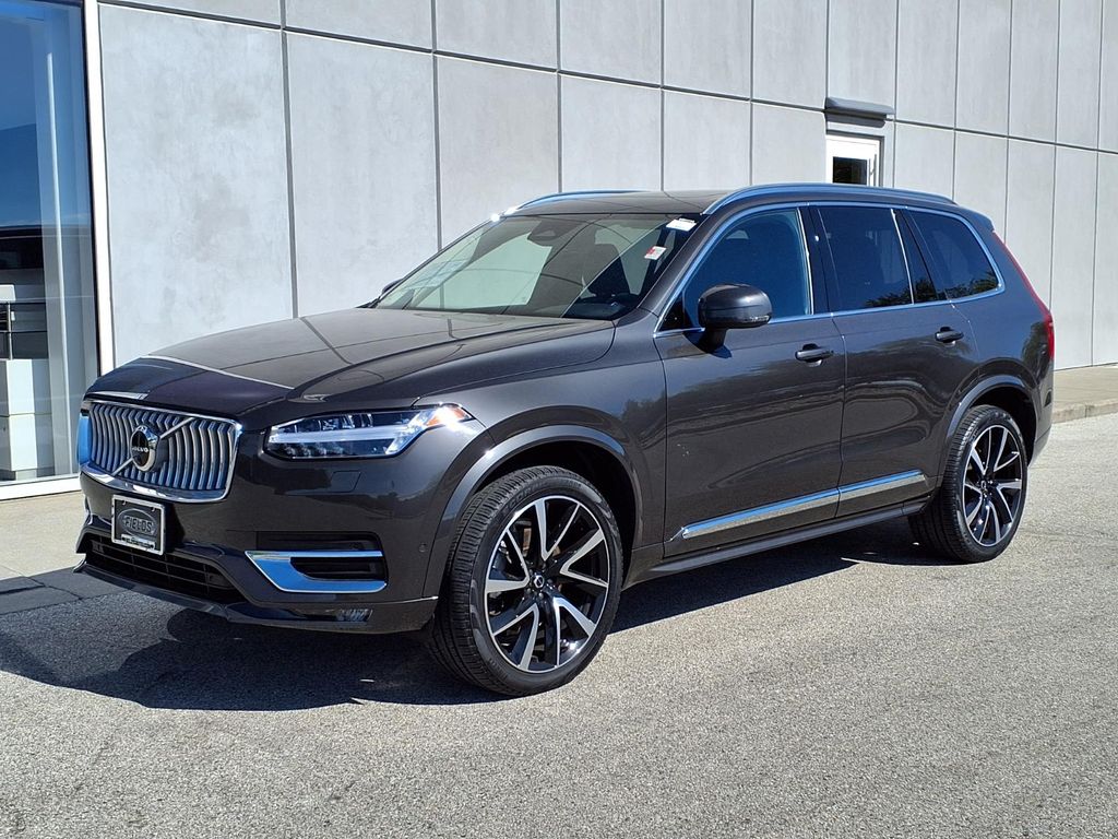 2024 Volvo XC90 B6 Plus 6-Seater Bright theme 4WD's photo